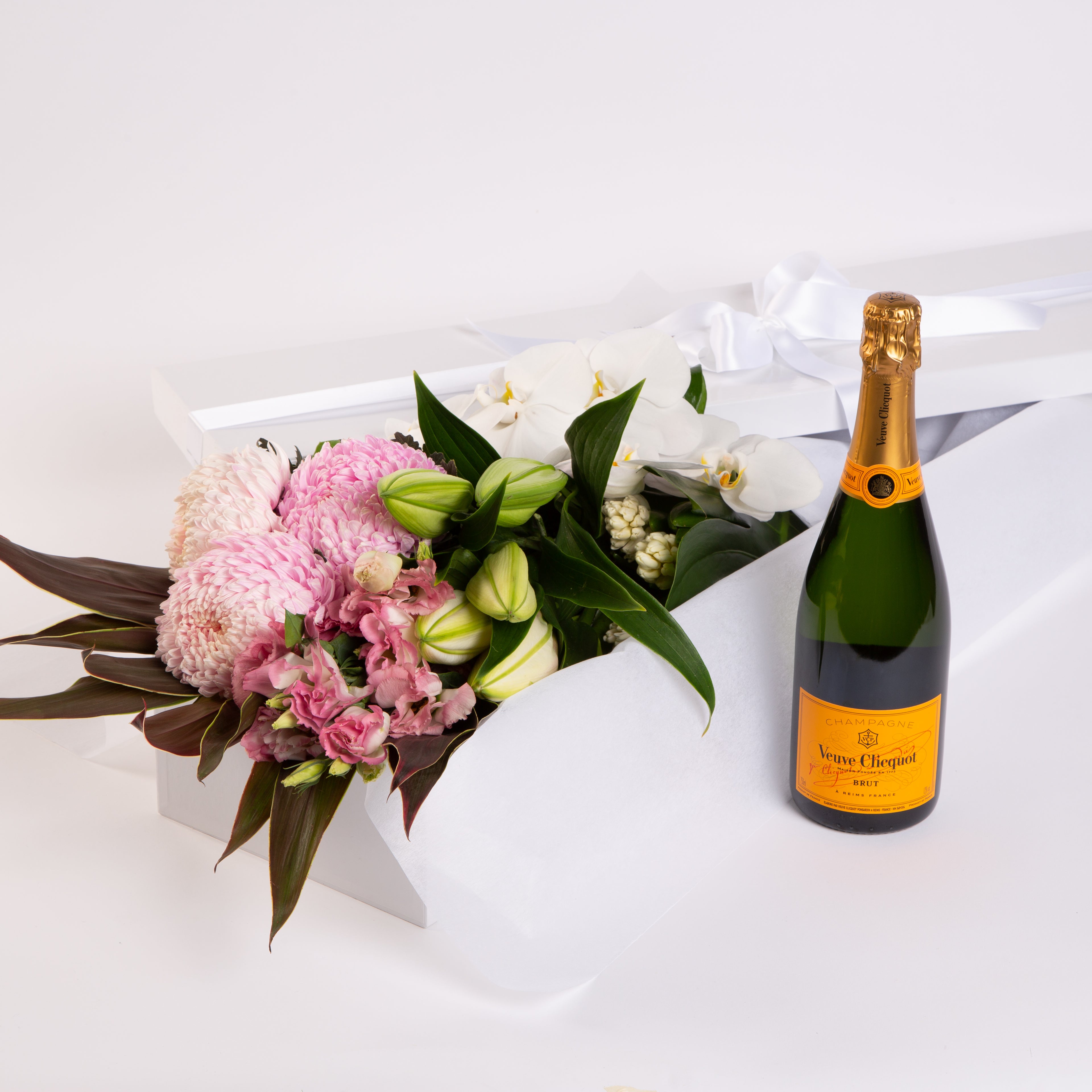 Deluxe Perfumed box and Champagne | Flowers & Arrangements